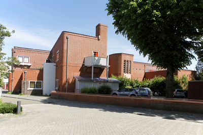914309 Gezicht op de voormalige 1e Da Costaschool (Brederoplein 13) te Utrecht.